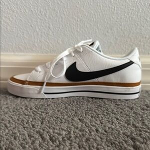 Nike White and Black Sneakers